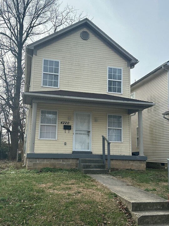 4220 Sunset Ave in Louisville, KY - Building Photo