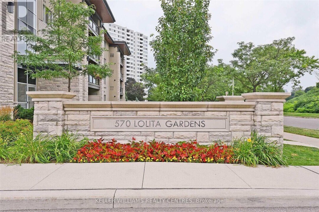 570-570 Lolita Gardens in Mississauga, ON - Building Photo