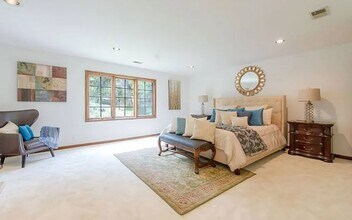 2225 Summit Dr in Hillsborough, CA - Building Photo - Building Photo