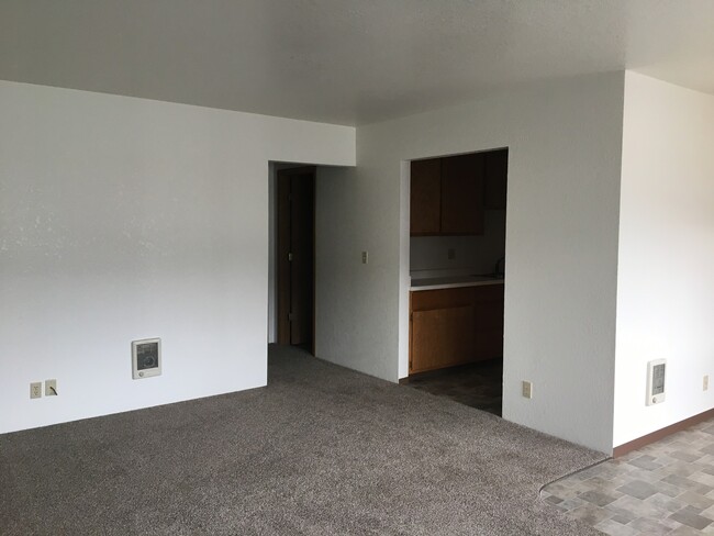 214-214 Sunny Ln in Sutherlin, OR - Foto de edificio - Building Photo