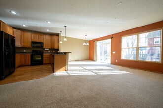 3661 Hazel Trail in Woodbury, MN - Building Photo - Building Photo