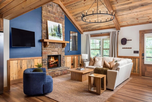 1528 Twisted Oak Rd in Talking Rock, GA - Building Photo - Building Photo