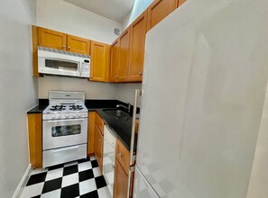 22 W 68th St in New York, NY - Building Photo - Building Photo