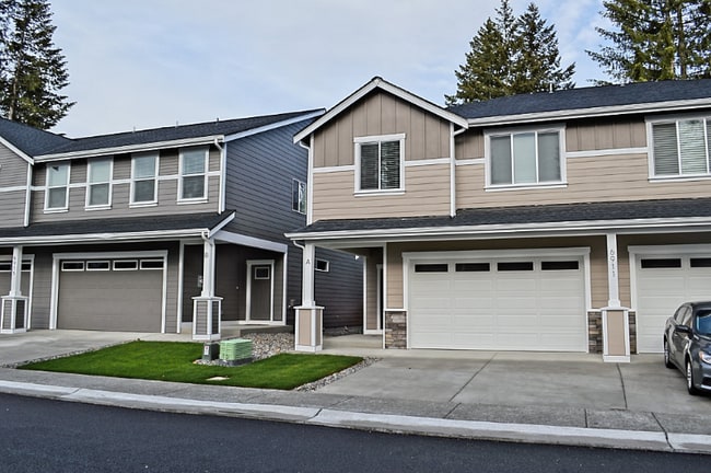 property at 6911 Lennon Ln NE