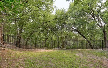 8804 Mountain Ridge Dr in Austin, TX - Building Photo - Building Photo