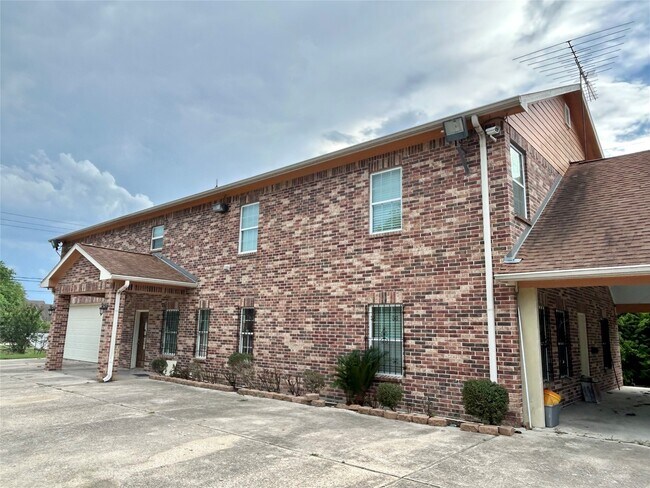 1424 N Market Loop in Baytown, TX - Building Photo - Building Photo