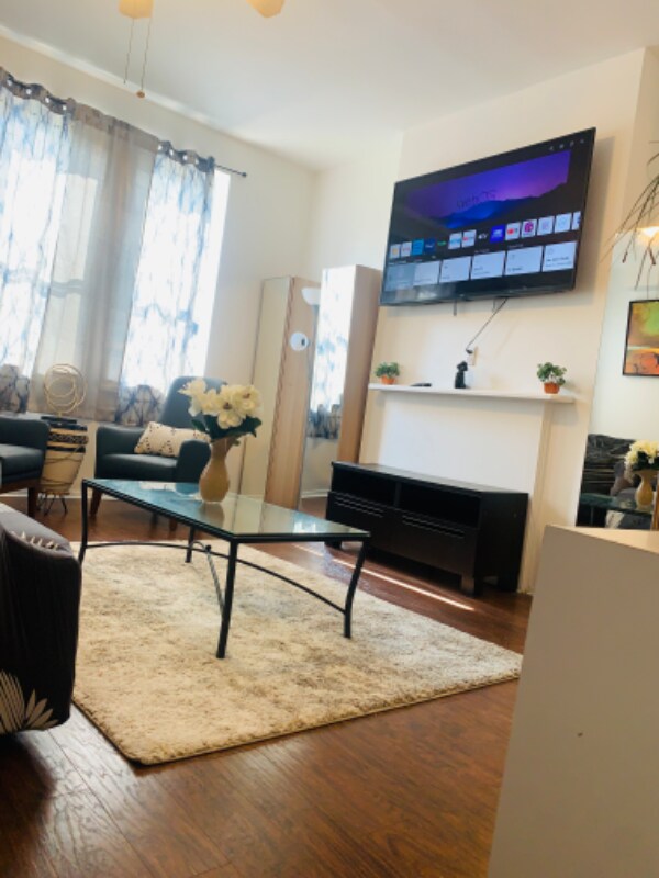 1721 Guilford Ave-Unit -Unit 2 in Baltimore, MD - Building Photo - Building Photo