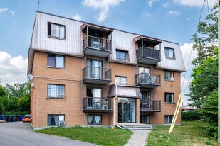 225 82E Av in Laval, QC - Building Photo