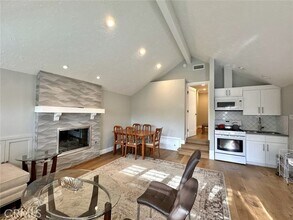 1001 N Isabel St in Glendale, CA - Building Photo - Building Photo