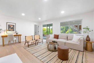 148 Exbourne Ave in San Carlos, CA - Foto de edificio - Building Photo