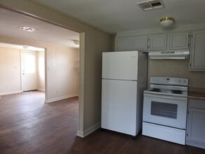 2410 8th St in Bay City, TX - Building Photo - Building Photo