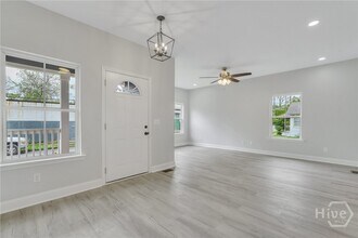 1112 E Waldburg St in Savannah, GA - Building Photo - Building Photo