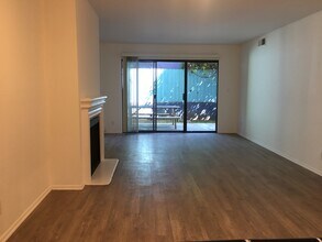 4627 Finley Ave, Unit 104 in Los Angeles, CA - Building Photo - Building Photo