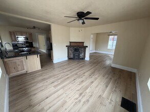 703 Country Club Dr in Prescott, AZ - Foto de edificio - Building Photo