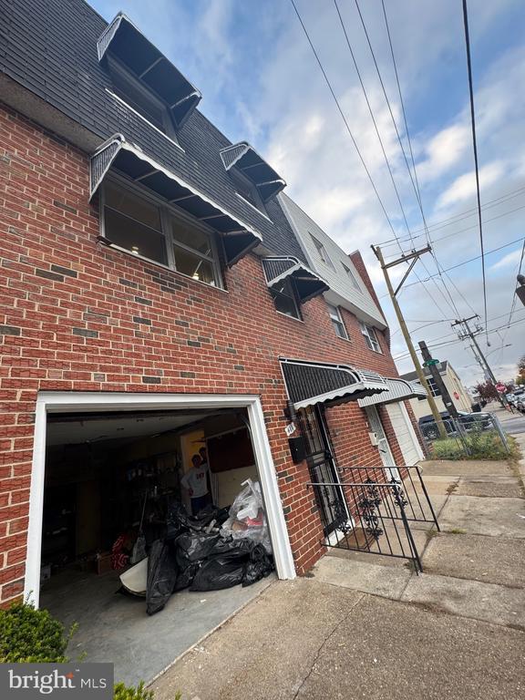 property at 441 W Shunk St