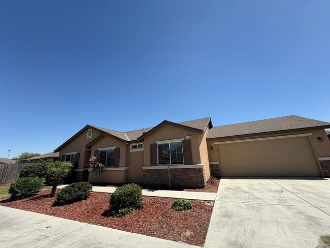 2113 N Highland St in Visalia, CA - Building Photo - Building Photo