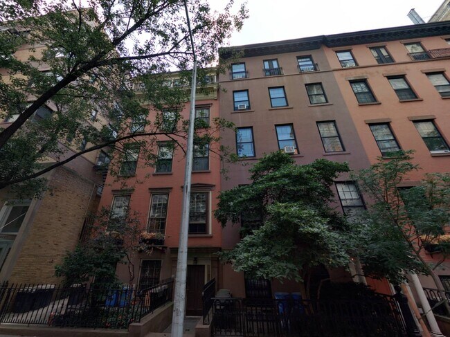 64 Clark St