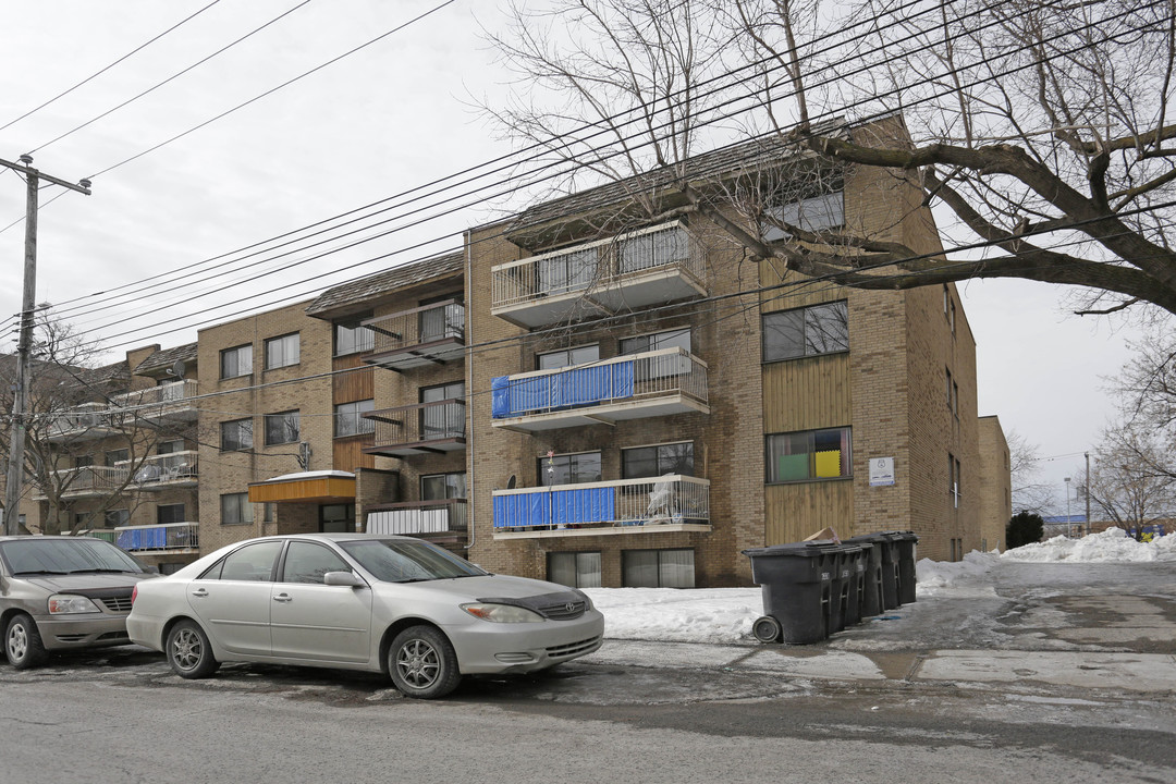 3593 Goyer in Montréal, QC - Building Photo