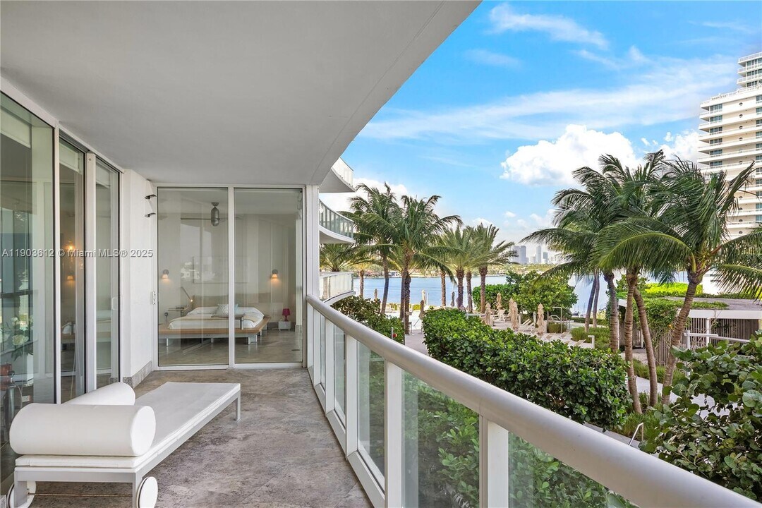 450 Alton Rd, Unit 704 in Miami Beach, FL - Foto de edificio