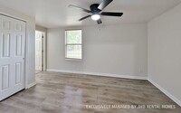 2316 Miss Muffet Ln W in Jacksonville, FL - Building Photo - Building Photo