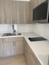 10516 Santa Monica Blvd in Los Angeles, CA - Building Photo - Building Photo