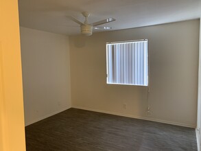 2701 W Jefferson Blvd, Unit 3 in Los Angeles, CA - Foto de edificio - Building Photo
