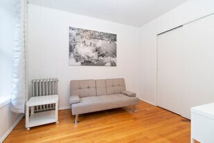 304e E 95th St, Unit SI ID1032072P in New York, NY - Building Photo