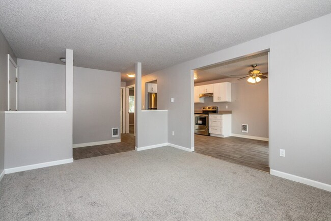 Forest Park Apartments in Puyallup, WA - Foto de edificio - Building Photo