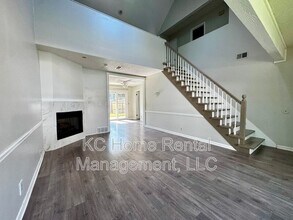 8592 Perry Ln in Overland Park, KS - Building Photo - Building Photo