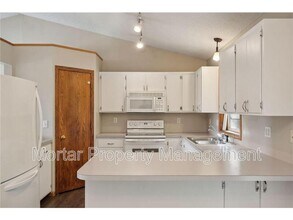 4275 Hanrehan Lake Blvd in Savage, MN - Building Photo - Building Photo