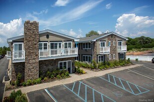 333 Candee Ave in Sayville, NY - Building Photo