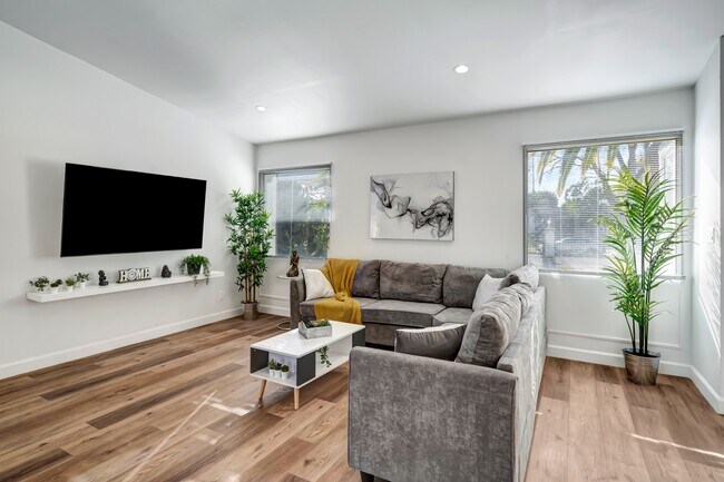 22947 Valerio St in Los Angeles, CA - Foto de edificio - Building Photo