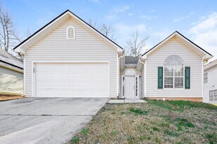 1567 Isleworth Cir in Atlanta, GA - Building Photo