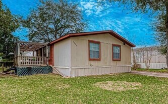 1201 Pampas Ln in League City, TX - Building Photo