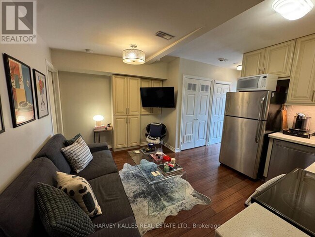 property at 904 Bloor St W