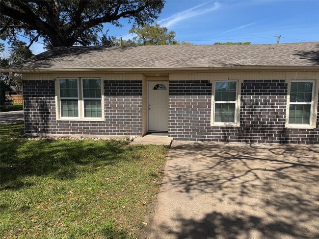 2501 Maple St in Liberty, TX - Building Photo - Building Photo