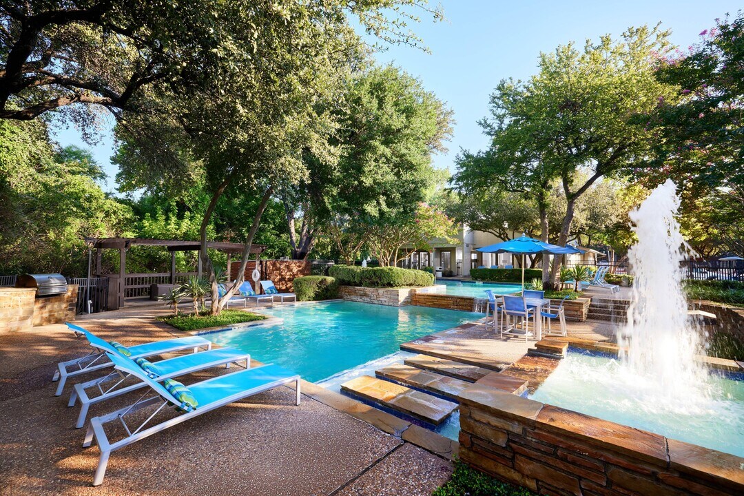 Summerwood Cove in Dallas, TX - Foto de edificio