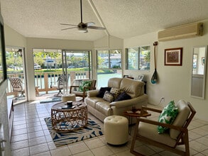 7007 Hawaii Kai Dr, Unit L21 in Honolulu, HI - Foto de edificio - Building Photo