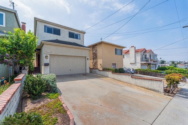 property at 1738 Armour Ln