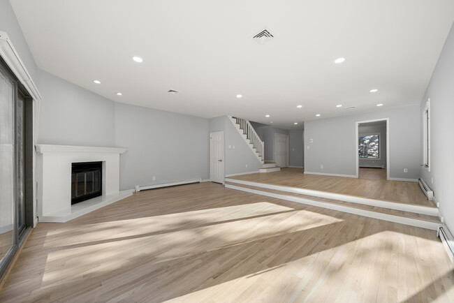 2474 Hammett Ave in Fort Lee, NJ - Building Photo - Building Photo