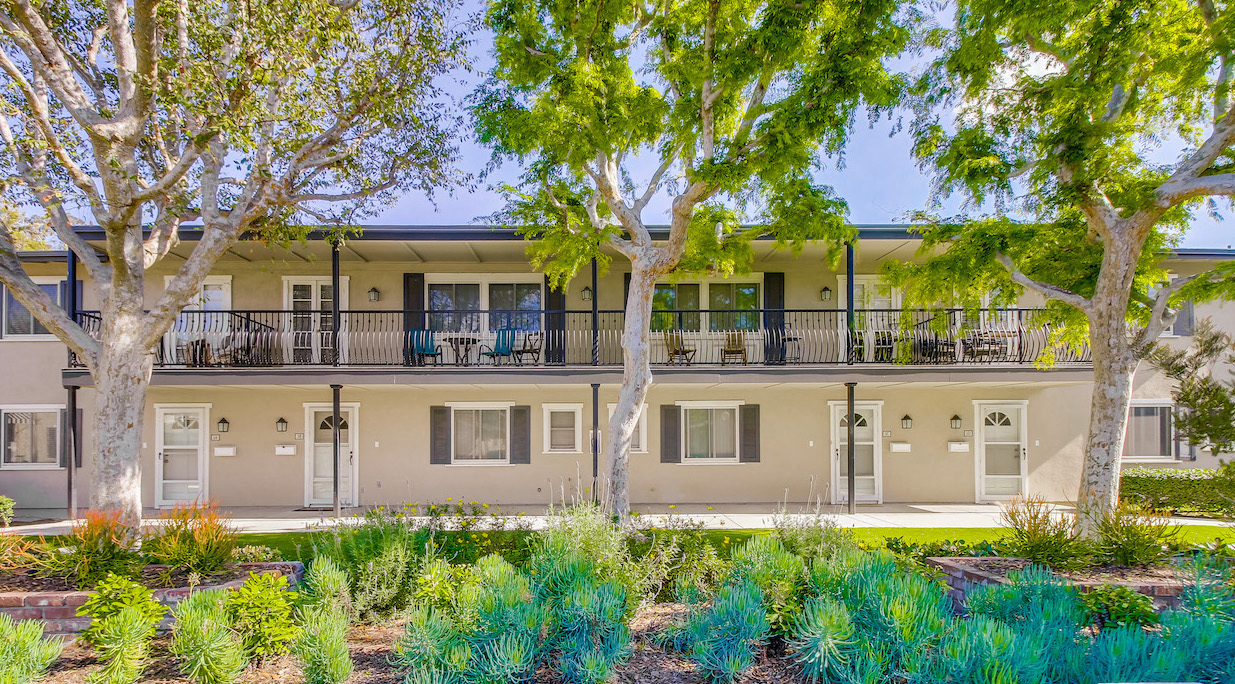 Fairway Villas Apartment Homes in Newport Beach, CA - Building Photo