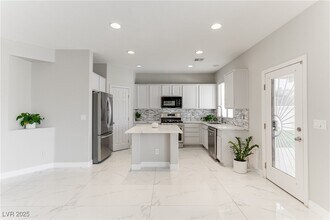 5614 Midnight Breeze St in North Las Vegas, NV - Building Photo - Building Photo