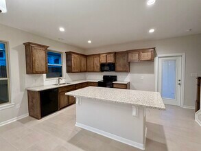 1427 Key Deer Dr in Laredo, TX - Building Photo - Building Photo