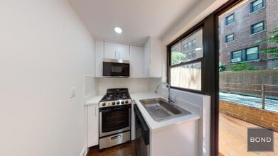 405 E 56th St in New York, NY - Building Photo - Building Photo