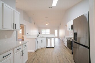 2001 SW Ember St in Port St. Lucie, FL - Building Photo - Building Photo