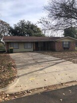 349 Cranbrook Dr in Woodway, TX - Building Photo