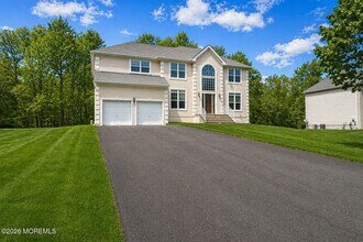 8 Connor Dr in Englishtown, NJ - Building Photo - Building Photo