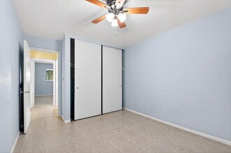 510 Lake Shore Dr in West Palm Beach, FL - Building Photo - Building Photo