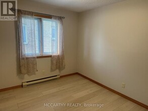217 Sarah Ct in Shelburne, ON - Building Photo - Building Photo