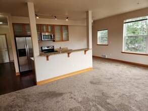 263 W Bakerview Rd, Unit 307 in Bellingham, WA - Building Photo - Building Photo